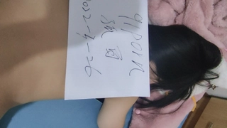 大眼美女坦然的聊天自慰 高潮时的表情很丰富