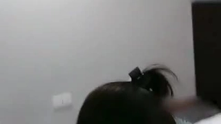 欧洲少女用假阳具和玩具自慰