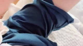 小胸部的大学女孩被大鸡巴直肠检查