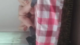 白皙翘臀小姨子假期来家玩时各种挑逗试探后趁老婆不在扒掉她衣服狠狠干
