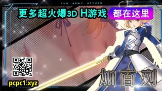 大屁股的拉丁裔少女在性爱录像带里给了一个肮脏的口交