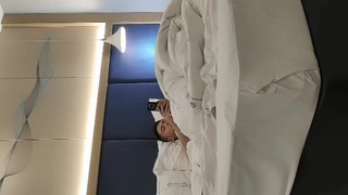 高顔值妹子露奶道具JJ口交
