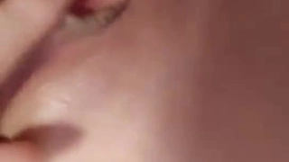 身材苗条长发清纯美女女仆装床上扣逼跳蛋自慰呻吟诱惑