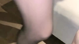 “你是我的女人你只属于我”对白淫荡刺激霸道男把喝多迷糊的漂亮女友扒光随便肏边干边拍很能操体位玩遍了1080P原版
