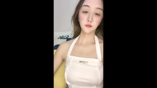 淫蕩老婆想体验刺激，老公带她出寻欢~