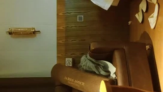 在男厕所干穿旗袍爆乳网红还特写白浆