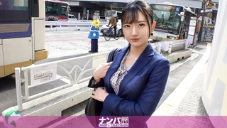 里查德广东桑拿会所1600元选的包臀裙性感美女,男的太能操了把美女干的受不了跳床下又拉上去干
