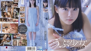 少女沉迷于使用假阳具的独奏游戏