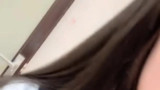 青涩超嫩18萝莉嫩妹被炮友狂操 慢慢脱光光小小奶子 舔屌口交活很生疏 骑乘抽插特写扛起双腿猛操