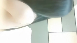 御姐范风骚御姐！丰乳肥臀肉感十足！拿根棍子跳脱衣舞，大奶子疯狂揉搓，掰穴假屌插入